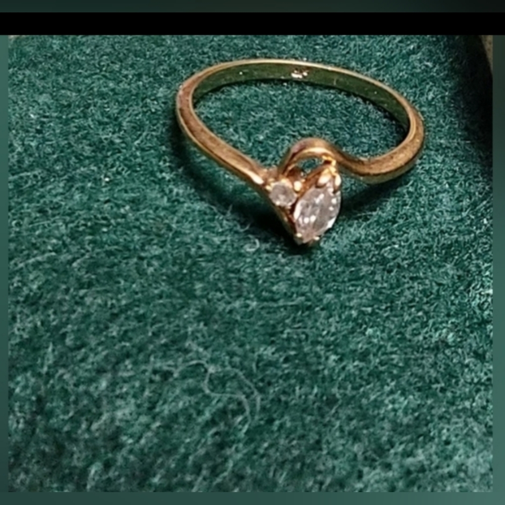 Single Marquise Dainty Gold Ring